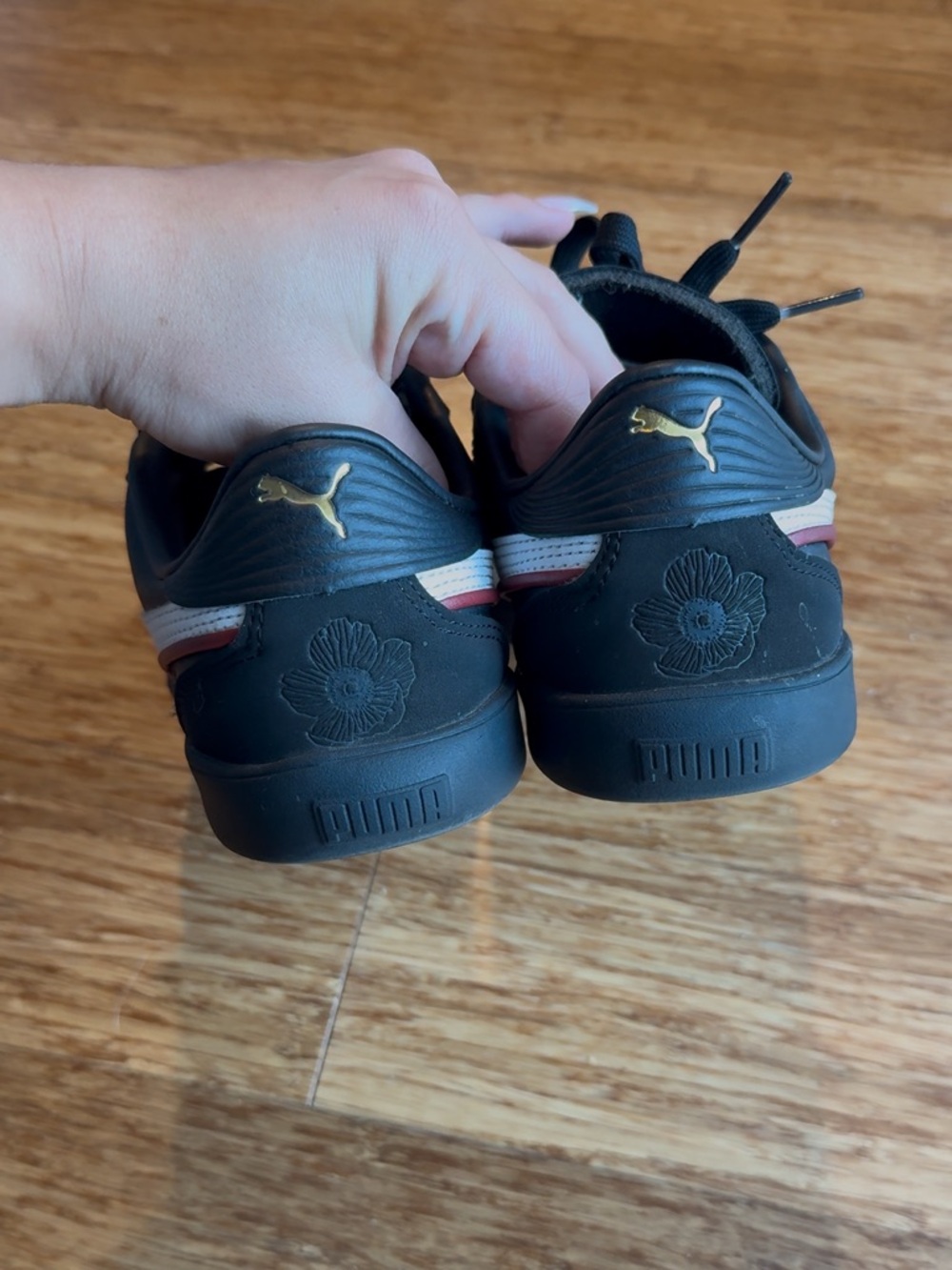 Puma woman’s Black Leather Sneakers with White Stripe - Picture 4 of 8